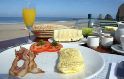 Breakfast in front of the beach