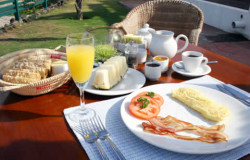 Breakfast in front of the beach