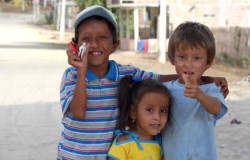 Niños del pueblo San Lorenzo