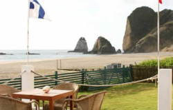 La terraza y al fondo el Cabo San Lorenzo