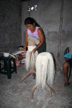 pile-weaver-panama-hat-montecristi-ecuador